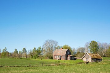 Obraz premium Old abandoned farm in rural landscape