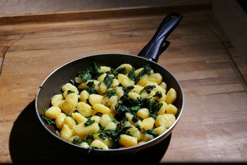potato gnocchi spinach