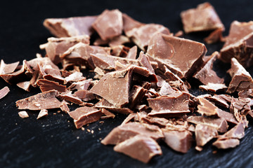 Dark chocolate stack, chips and powder