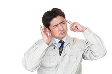 頭痛を訴える宅配人
