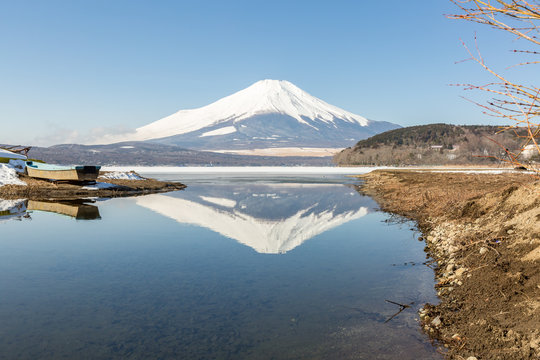 Winter Mount Fuji Yamanaka Lake © vichie81