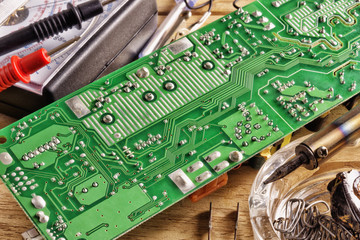 Soldering equipment and repair of electronic boards