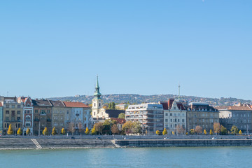 Obraz premium View of the Danube river with bastion and bridge in Budapest