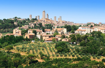 Fototapeta na wymiar San Gimignano en pays Siennois