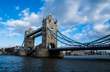 Fototapeta na wymiar Tower Bridge on a sunny day