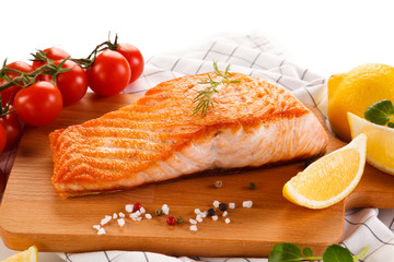 Grilled salmon and vegetables 