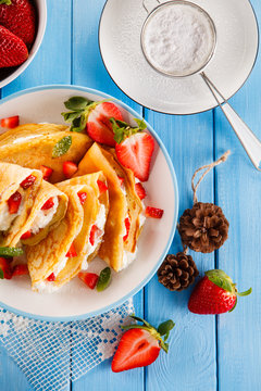 Crepes with strawberries and cream 