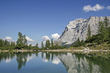 Fototapeta na wymiar Seeebensee mit Zugspitze