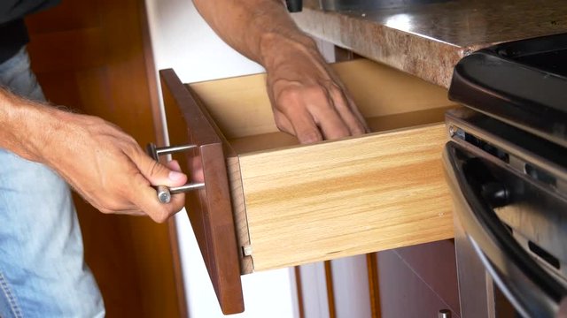 Installation of kitchen Workman fixes the drawer in cabinet