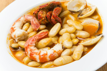 Fabada con marisco