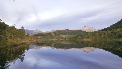 Fototapeta na wymiar Mountain reflection in a lake