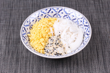 Streamed mung bean topped roll coconut  with sesame in sugar .