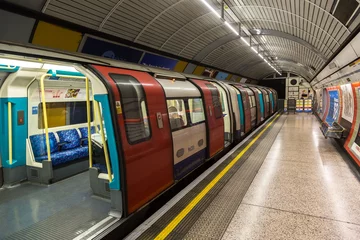 Wandcirkels plexiglas Metrostation Londen © Sergii Figurnyi