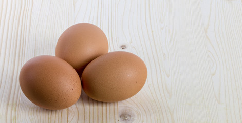 Frische Hühnereier aus biologischer Hühnerhaltung