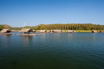 Obraz premium Bamboo raft floating on water in dam located at north east of Thailand