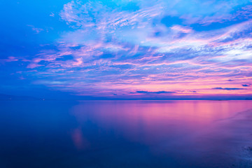 Fototapeta premium Blue sea and a moving reflection