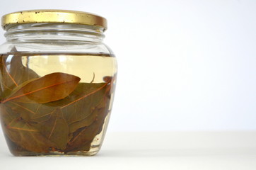 Настойка с лаврового листа в банке