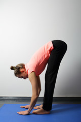 Obraz premium Yoga young Woman standing on her feet, her hands reaching to the