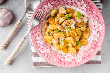 Roasted gnocchi with chicken