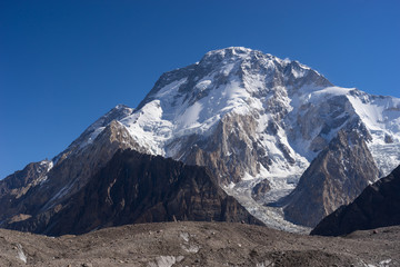Naklejka premium Broadpeak in the morning, K2 trek, Pakistan