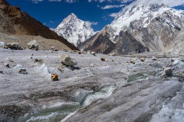 Obraz premium Small canal in front of K2 mountain, Pakistan