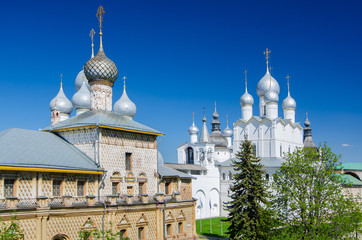 Fototapeta premium Hodegetria Church and Church of the Resurrection of Christ in the Rostov Kremlin