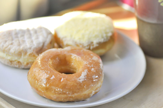 donut or doughnut