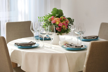 Elegant table setting with beautiful flowers