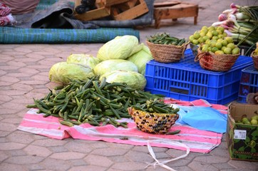 Souk de Nizwa : marché de fruits et légumes (Oman)
