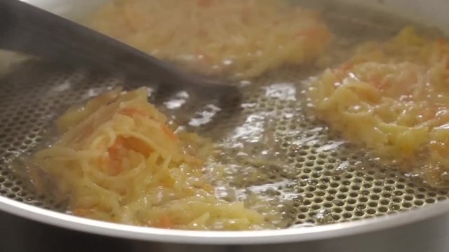Kartoffelpuffer, Zubereitung in der Pfanne
