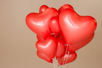 Czerwone balony w kształcie serc - obrazy, fototapety, plakaty
