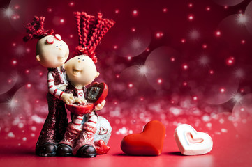 Statuette of a loving couple with hearts