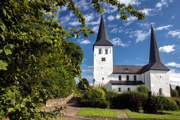Fototapeta na wymiar Kirche Leuscheid