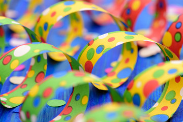 Hintergrund Detail mit Luftschlangen und Konfetti für Karneval