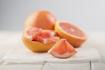 Naklejka na ściany i meble Slices of grapefruit on a wooden table.