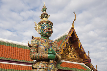 Fototapeta premium Giant demon Thotsakhirithon Yaksha at the Wat Phra Kaew Temple in Bangkok 
