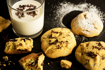 Herzhafte Cookies und ein Glas Milch