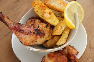 Hähnchen mit Kartoffeln und Zitrone