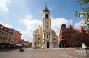 Kościół Świętego Ducha, zabytkowa świątynia katolicka oraz zabytkowy budynek pocztowy, Toruń, Polska, Church of the Holy Spirit in Torun, Poland 
