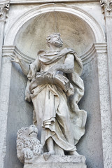 Obraz premium Church del Santissimo Redentore facade wall statue in Venice, Italy.