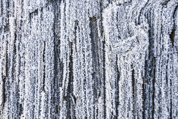Frost und Eis auf einem Brett mit Struktur