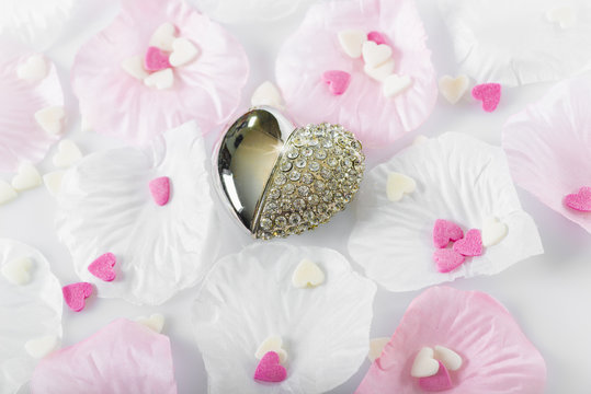 Saint Valentin/coeur avec diamants et pétales