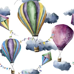 Photo sur Plexiglas Animaux avec ballon Motif aquarelle avec montgolfières et cerfs-volants. Cerf-volant vintage dessiné à la main, ballons à air avec guirlandes de drapeaux, nuages et design rétro. Illustrations isolées sur fond blanc