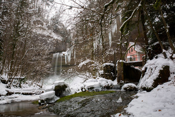 Wasserfall mit Stromschnellen