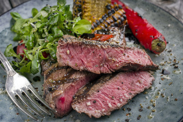 Barbecue Wagyu Tagliata di Manzo with Lettuce and Vegetable as close-up on a plate