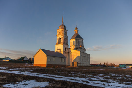 SIMBUKHOVO VILLAGE, PENZA REGION, RUSSIA - OCTOBER 31, 2015: Old Saint Michael the Archangel's Church at sunset. Built in 1780.