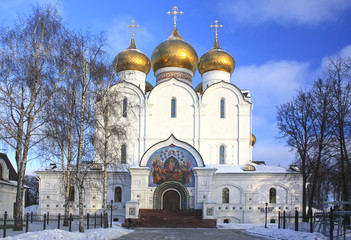 Fototapeta na wymiar Cathedral of the Dormition in Yaroslavl, Russia