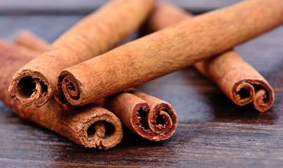 Cinnamon sticks on table