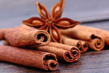Cinnamon sticks with anise star on table