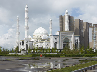 Fototapeta na wymiar Mosque Hazrat Sultan in Astana